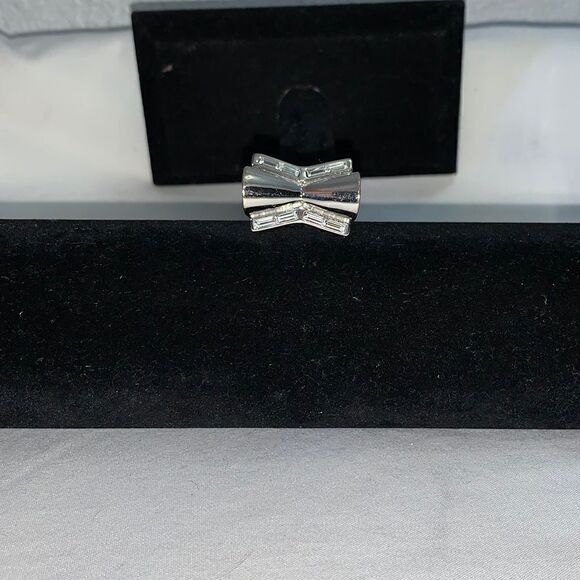 š°āTopāofātheĀ LineāRing - Picture 2 of 6